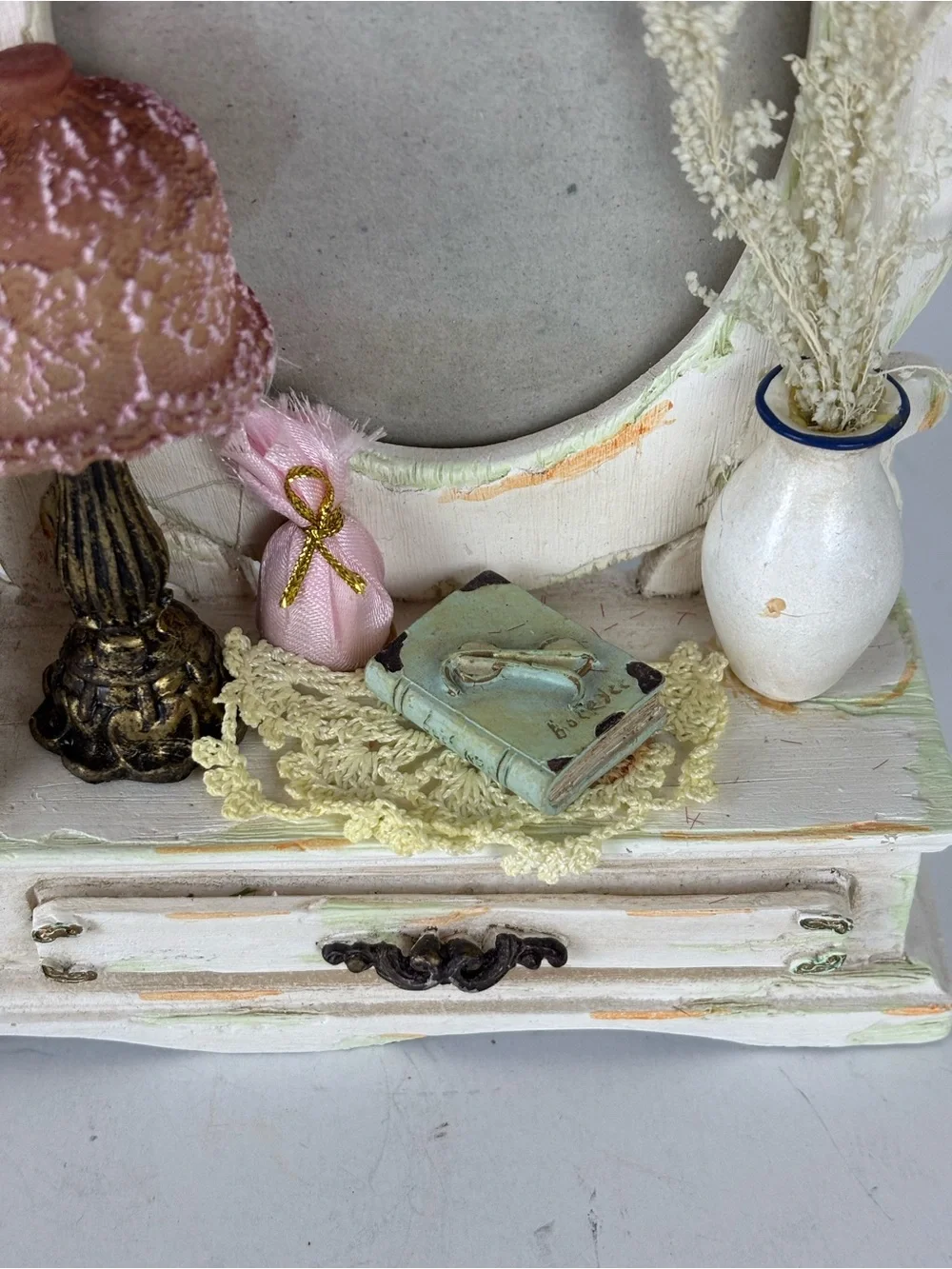 Vintage Shabby Chic Photo Frame Vanity with Light-up Lamp